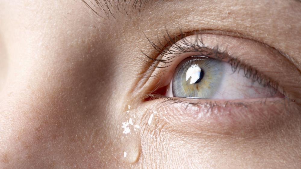 tear-falling-from-woman-s-eye--close-up-200239461-001-59da598a6f53ba001044eb61.thumb.jpg.63acd6002666c1580390029eb9b4f682.jpg
